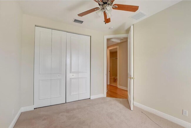 Building Photo - 545 NE 69th Cir