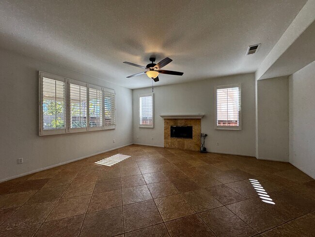 Building Photo - Spacious Temecula House with Bedroom and Bathroom on first floor!