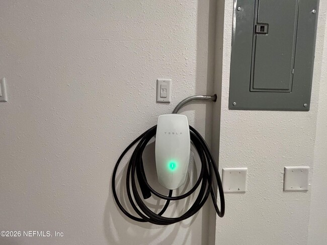 Building Photo - 694 Holly Lks Dr