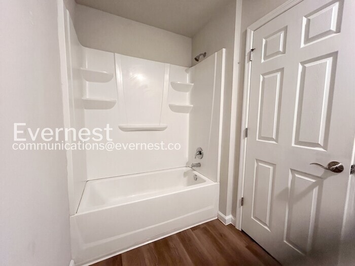 Building Photo - 17 Riverside Ln