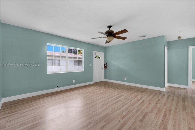 Building Photo - 1245 NE 117th St