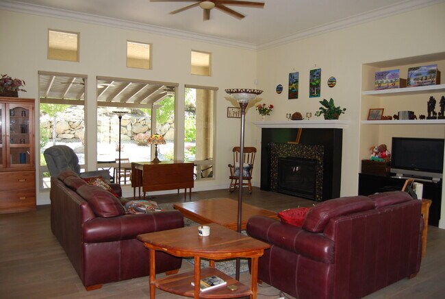 Building Photo - Single Level Home in Mountaingate