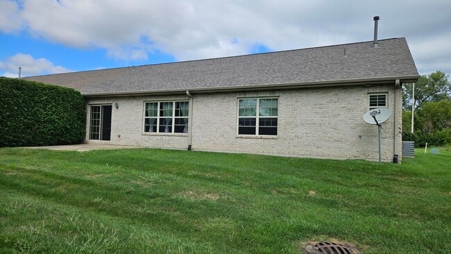 Building Photo - 801 Veterans Ln