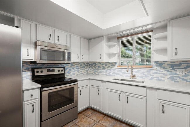 Building Photo - 5103 Orleans Ct