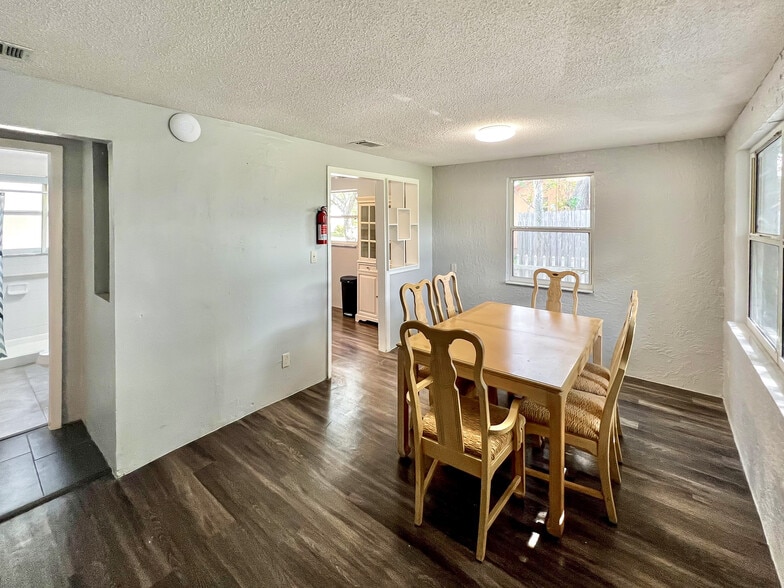 Building Photo - 12866 Campbell Ln