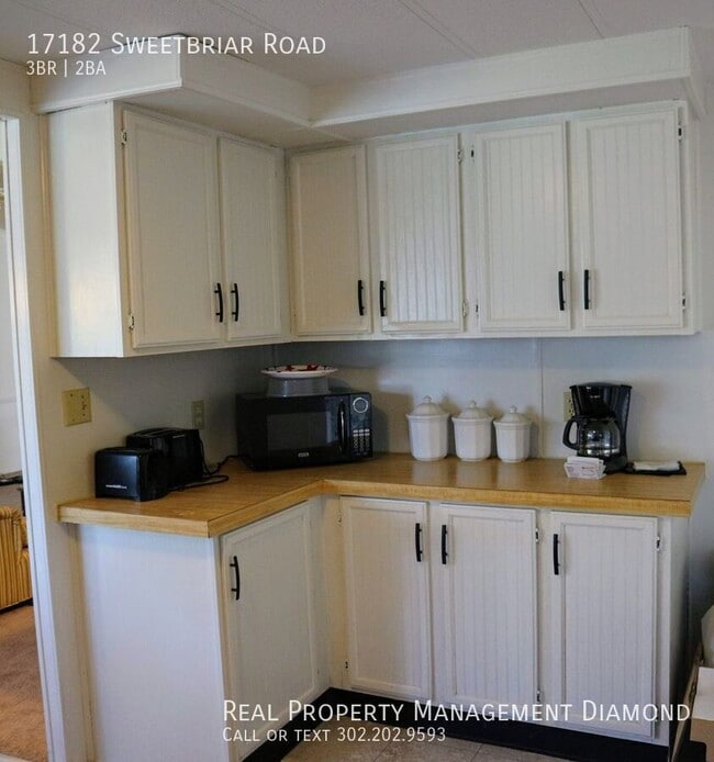 Building Photo - 17182 Sweetbriar Road-