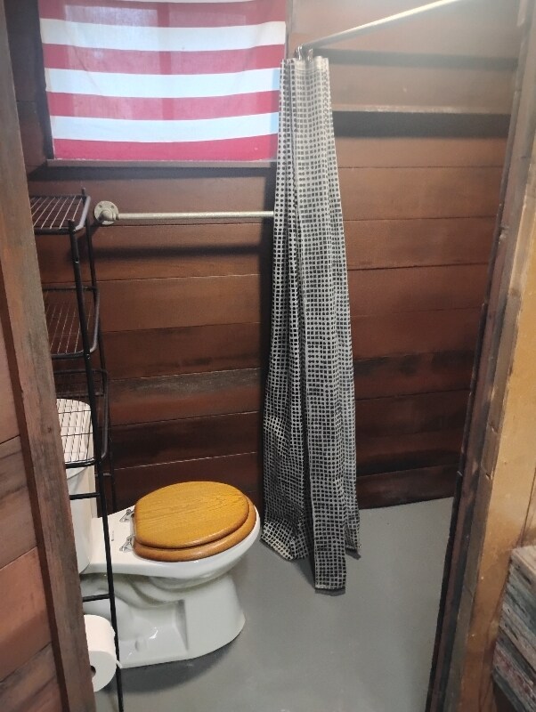 Building Photo - 807 E 14 Mile Rd