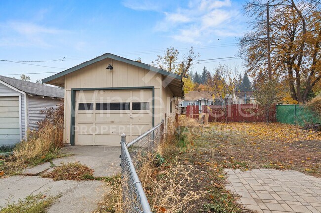 Building Photo - 3 Bedroom , 1 Bath