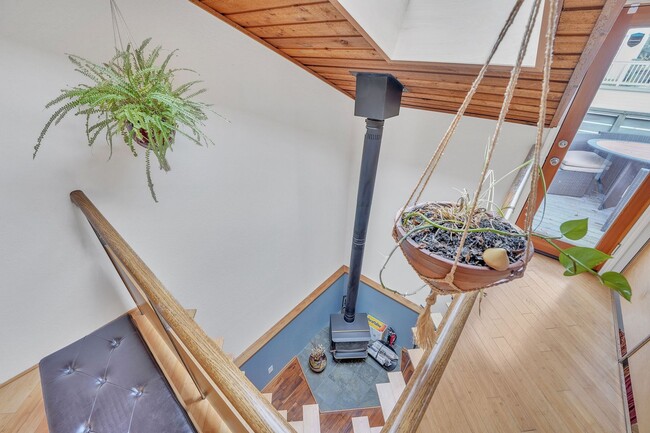 Building Photo - Amazing Custom Home