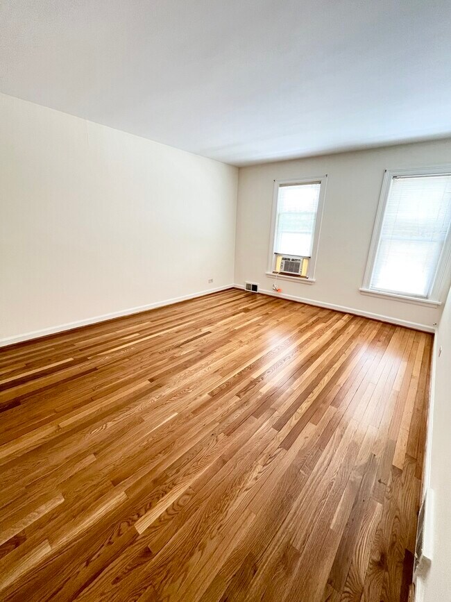 Building Photo - 1310 Wilmette Ave