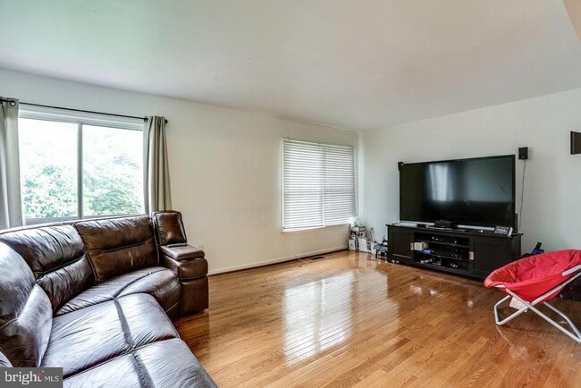 Building Photo - 6212 Briar Ct