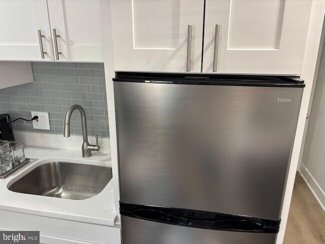 Building Photo - 1702 10th St NW
