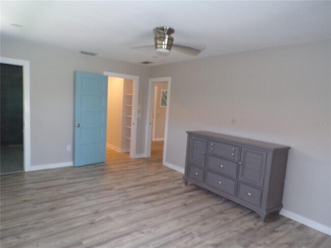Building Photo - 2310 Palm Tree Dr