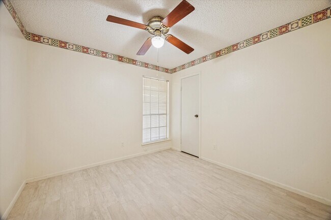 Building Photo - 1119 Downing Cir