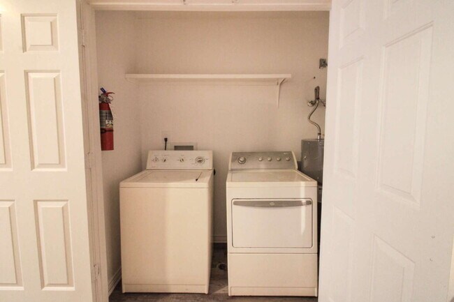 Building Photo - 1308 W Prosperity Dr