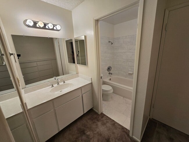 Building Photo - Bright Upstairs Studio Near Mesa College – Updated & Move-In Ready