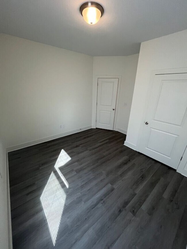 Building Photo - Beautiful 3-Bedroom Family Home for Rent in Fox Run!