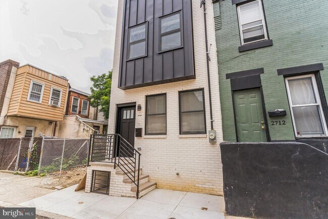 Building Photo - 2710 Latona St