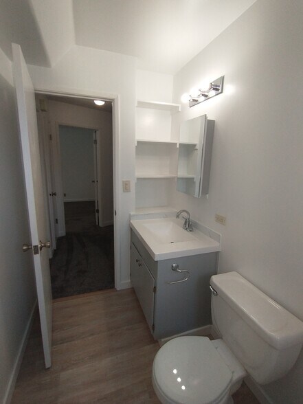 Building Photo - 5289 Balhan Ct