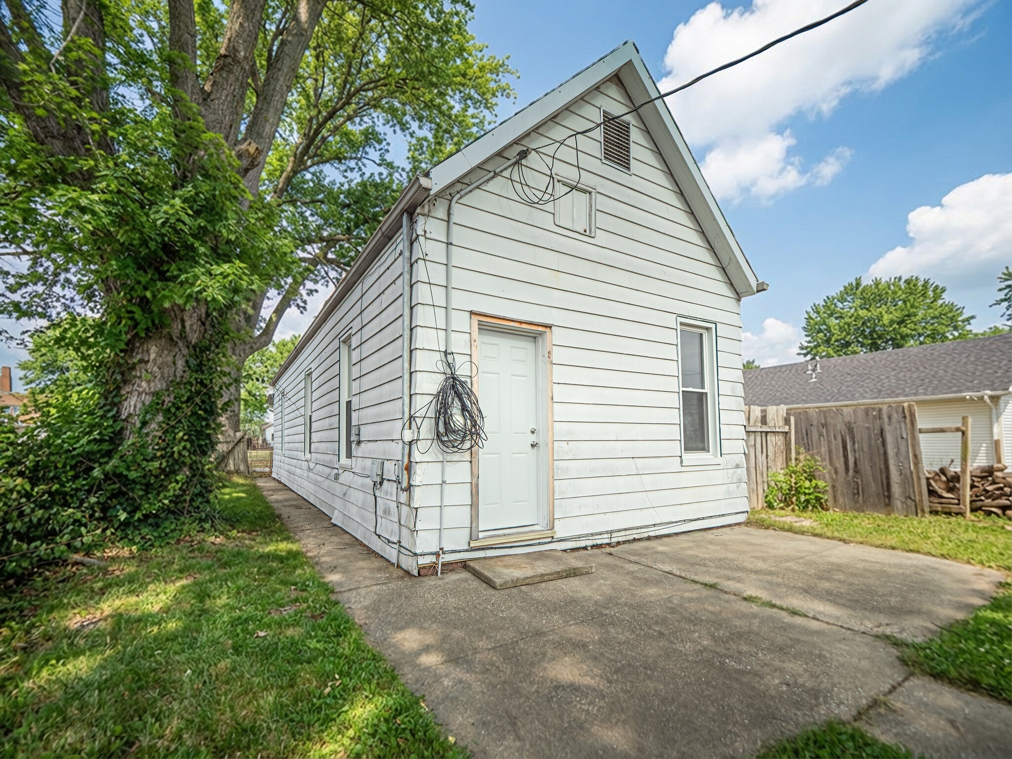 Building Photo - 1237 E Indiana St