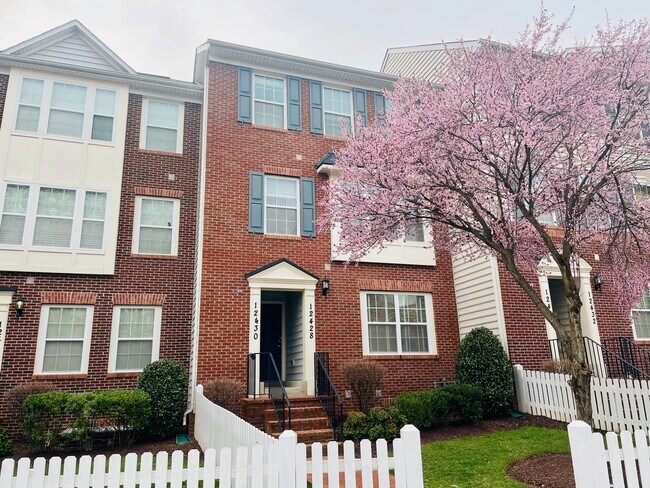 Exterior, top two levels - 12430 Horseshoe Bend Cir