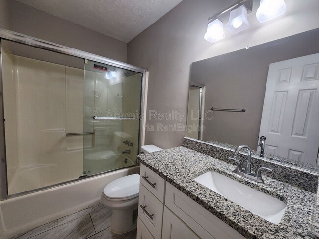 Building Photo - 24 Paige St