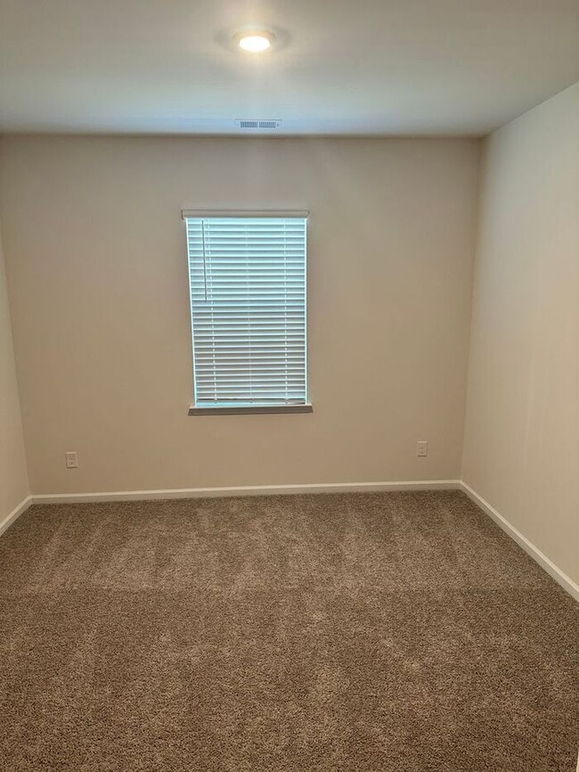 Building Photo - Gourgeous Brand New 4 bedroom Home near Lake Norman