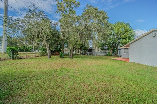 Building Photo - 1529 Larkin Rd