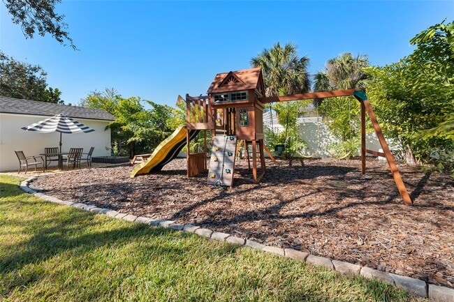 Building Photo - 1664 Sharon Way