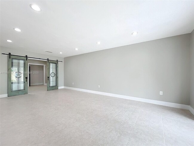Building Photo - 13804 Kendale Lakes Dr