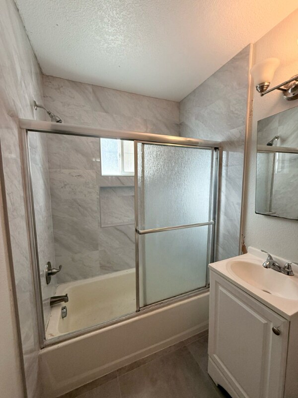 Building Photo - 924 W Chestnut Ave