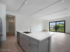 Building Photo - 3202 N Racine Ave