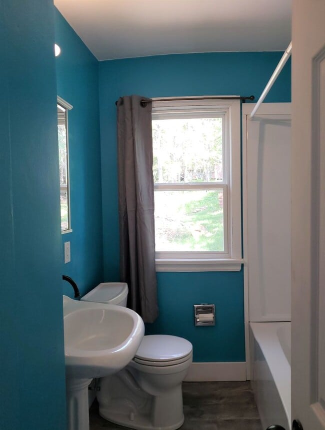 Building Photo - 3-Bedroom, 1-Bathroom - Woodland Home