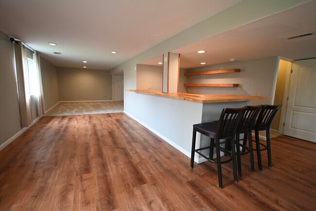 Building Photo - 5898 Ethan Dr