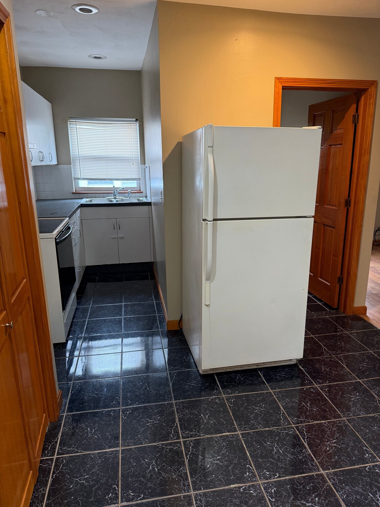 Building Photo - 22 Lawrence St