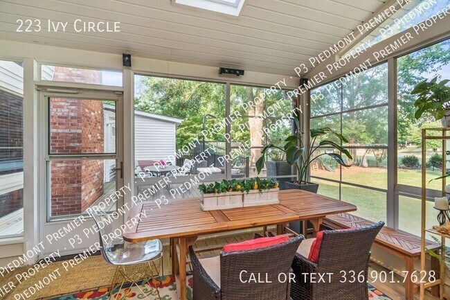 Building Photo - 223 Ivy Cir