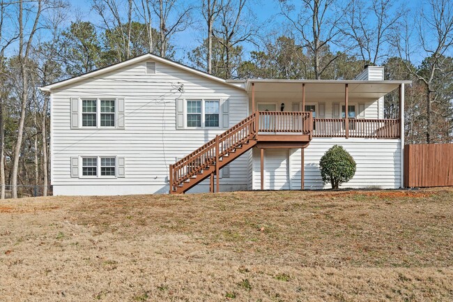 Building Photo - Stunning Canton Home