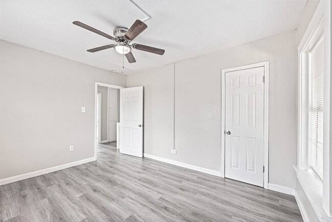 Building Photo - 905 3rd Ave N