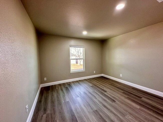 Building Photo - 1012 W 26th St