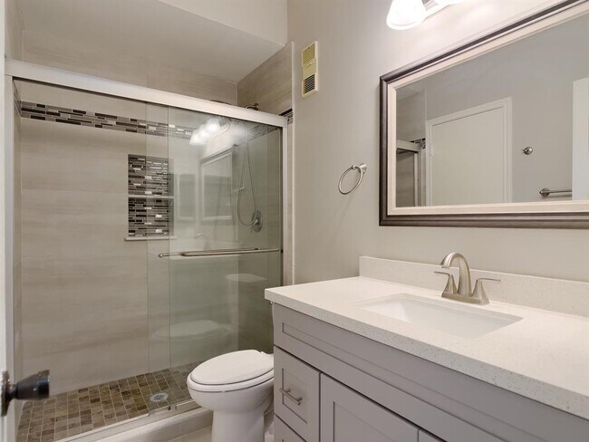 Building Photo - 6500 Harbor Town Dr