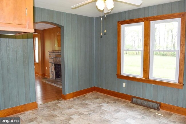 Building Photo - 9526 Circle Dr