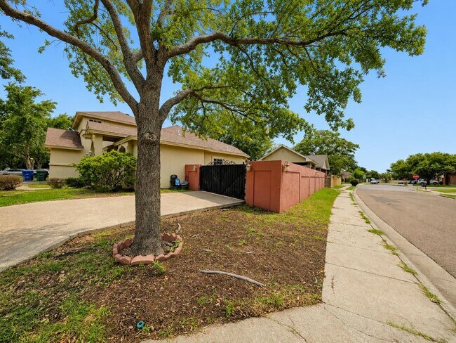 Building Photo - 10126 Truchas Rd
