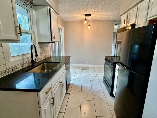 Building Photo - 414 Belle Aire Dr