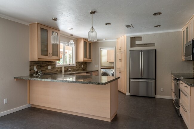 Building Photo - 3339 W Cambridge Ave