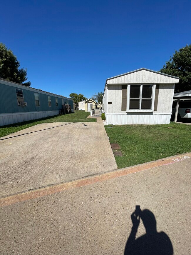 Building Photo - 3049 Pheasant Glen Dr