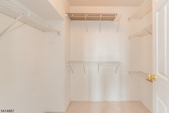 Building Photo - 300 Main St