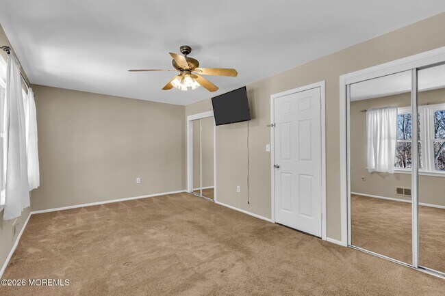 Building Photo - 390 Crawford St