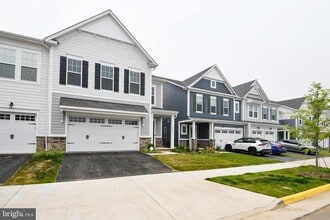 Building Photo - 18200 Moss Gdn Rd