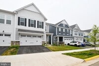 Building Photo - 18200 Moss Gdn Rd