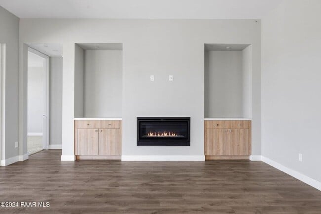 Building Photo - Beautiful Home in a Stunning 55+ Community...